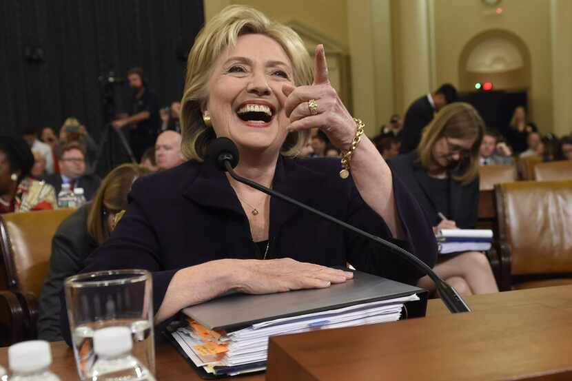 La ex secretaria de Estado Hillary Clinton rindió su declaración al comité sobre los sucesos...