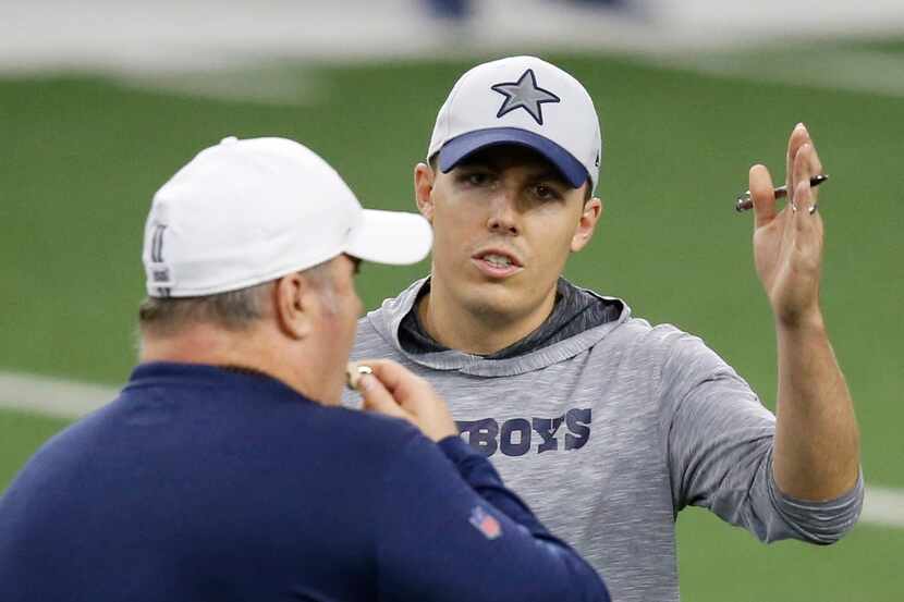 Dallas Cowboys head coach Mike McCarthy talks with Dallas Cowboys offensive coordinator...