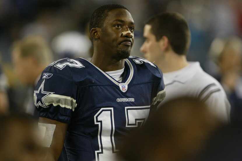 Dallas Cowboys quarterback Quincy Carter (17) stands on the sidelines in the second quarter...