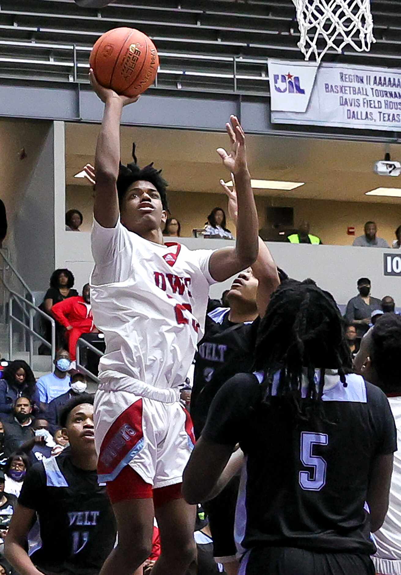 Carter guard Devin Lewis (23) puts up a shot over Roosevelt guard Keelon Byrd (R) during the...