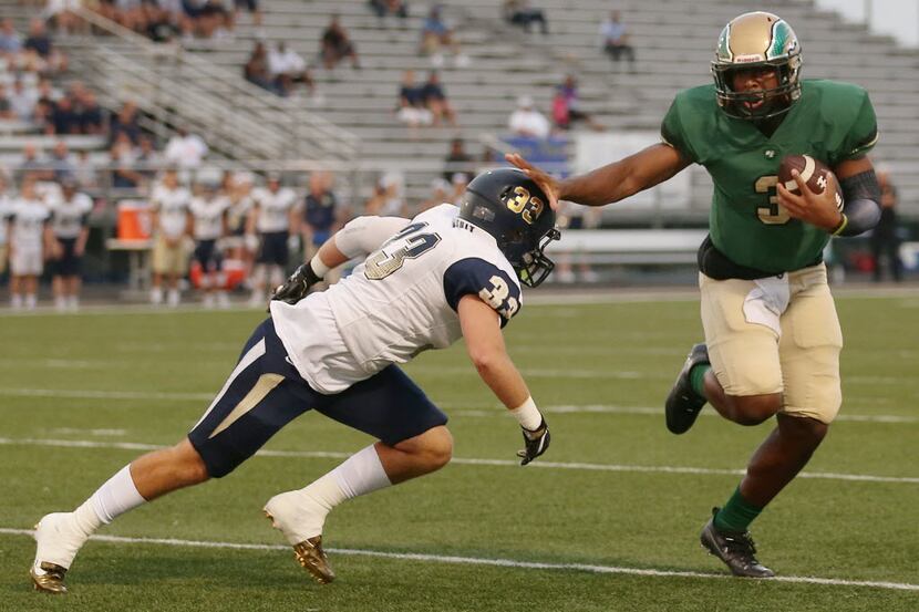 DeSoto quarterback Shawn Robinson (3) rushes for a touchdown by Jesuit linebacker Nicky...