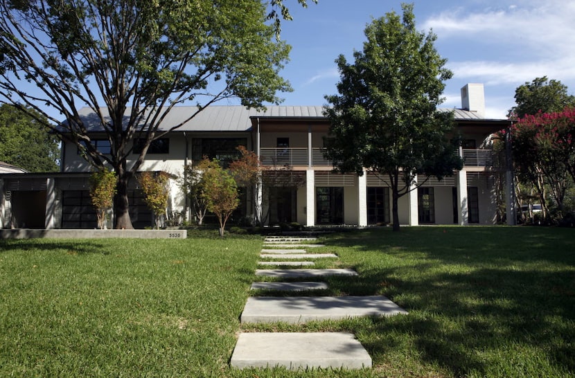 Front entrance of the Brodsky residence designed by Frank Welch.