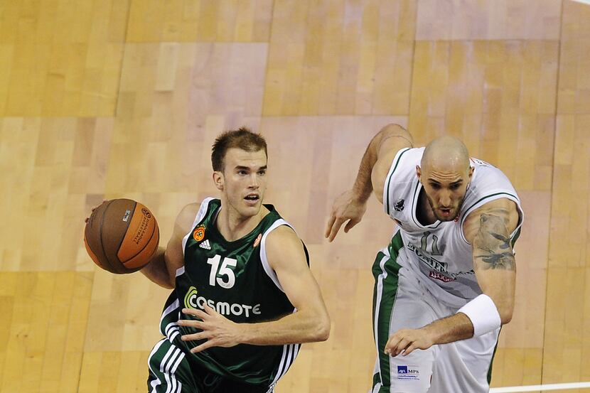 Nick Calathes (15) of Panathinaikos drives to the basket chased by Milovan Rakovic of...
