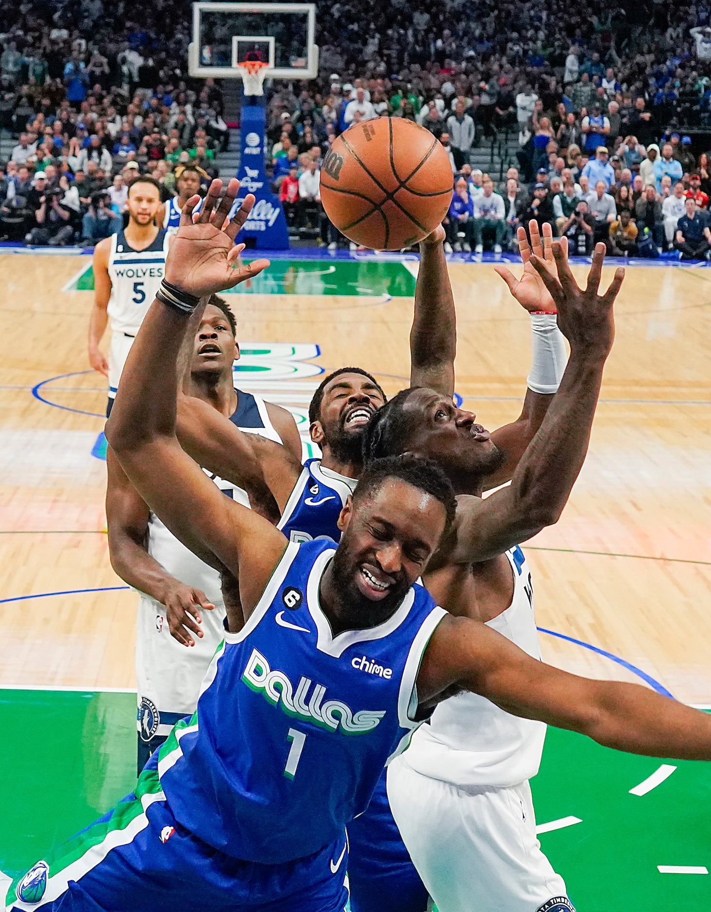 Dallas Mavericks guard Theo Pinson (1) and guard Kyrie Irving (middle) fight for a rebound...