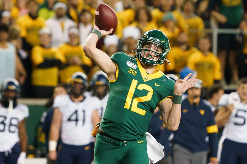Baylor quarterback Charlie Brewer (12) throws a 13-yard touchdown pass to  wide receiver...