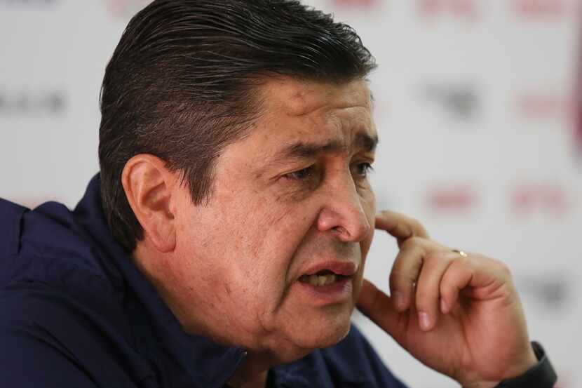 El técnico de Chivas de Guadalajara, Luis Fernando Tena, confirmó el castigo a Cristian...