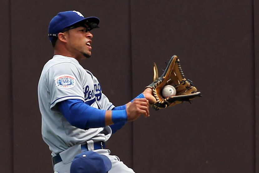 ORG XMIT: 1089431 Los Angeles Dodgers right fielder Xavier Paul makes a running catch of a...