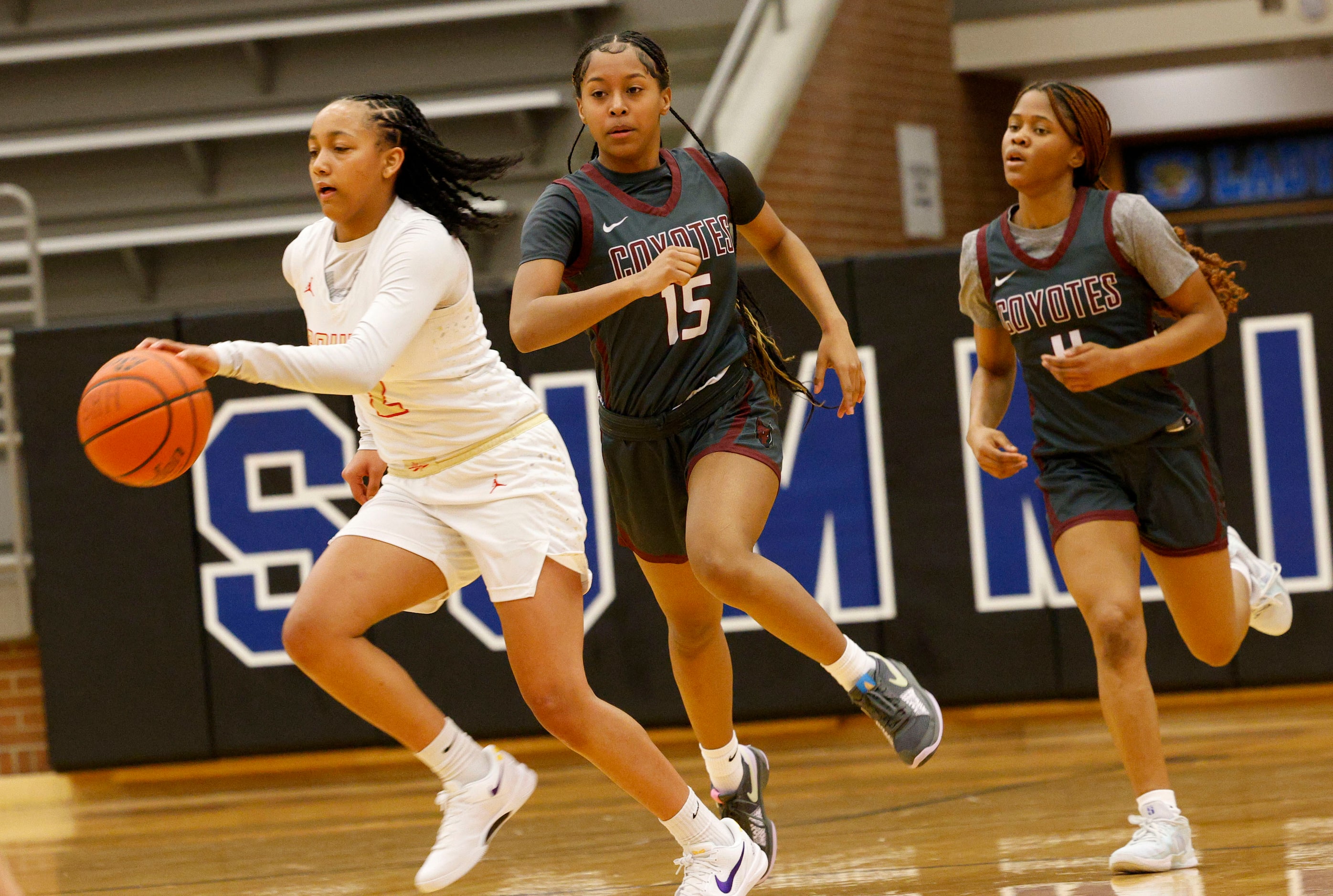 South Grand Prairie's Payton Garrett (2) dribbles as Frisco Heritage's Aniya Whitley (15)...