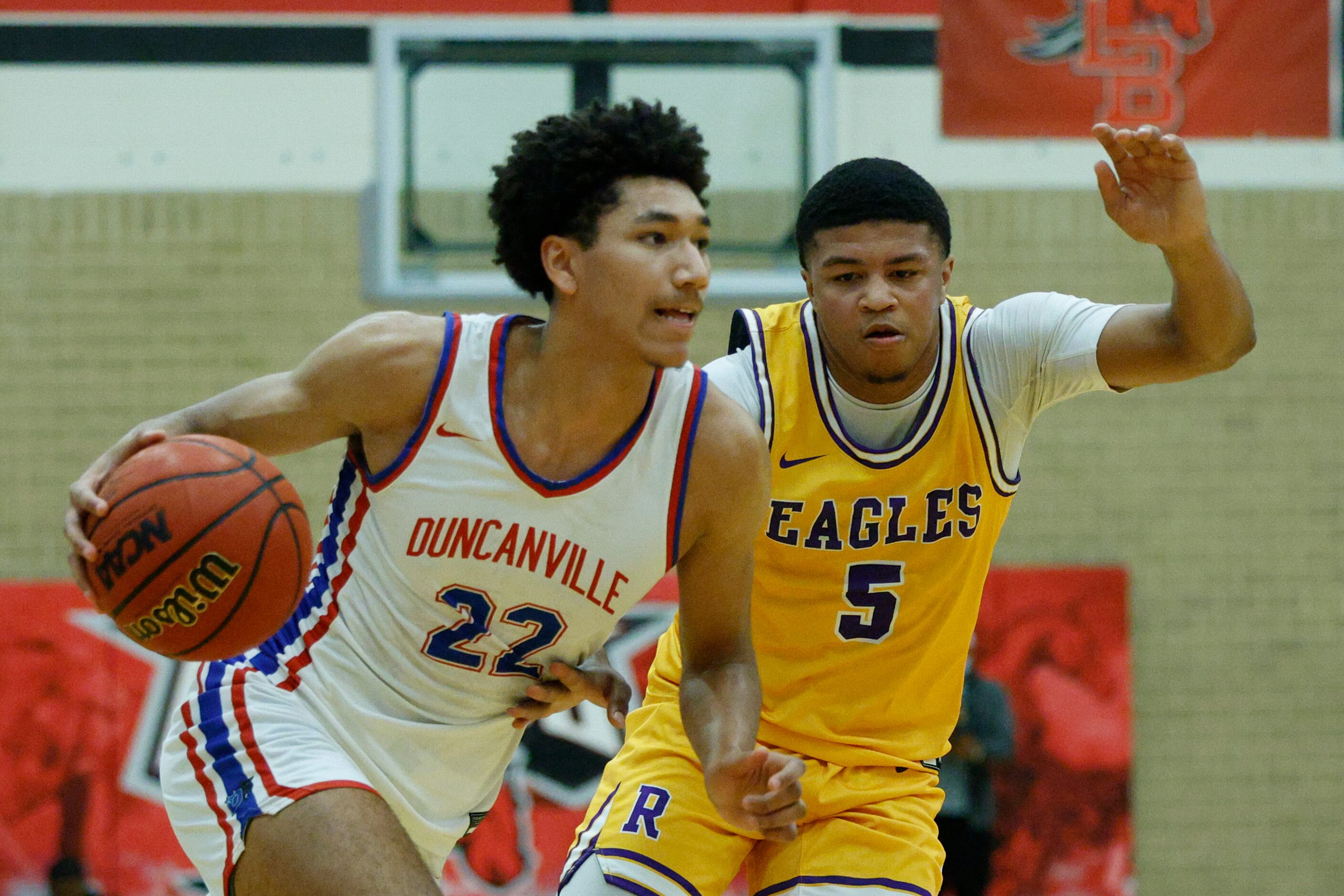 Duncanville forward Davion Sykes (22) dribbles past Richardson guard Tre Howell (5) during...