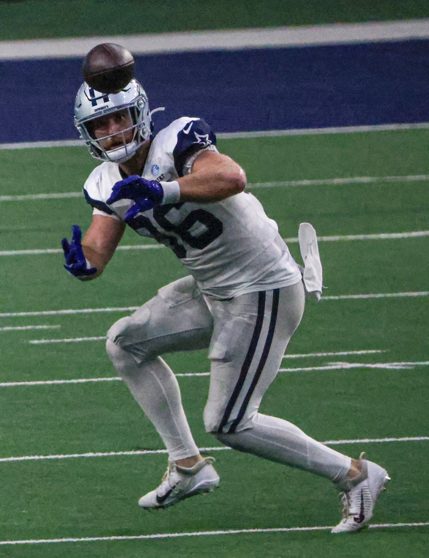 Dallas Cowboys tight end Dalton Schultz (86) catches a pass during the Dallas Cowboys...