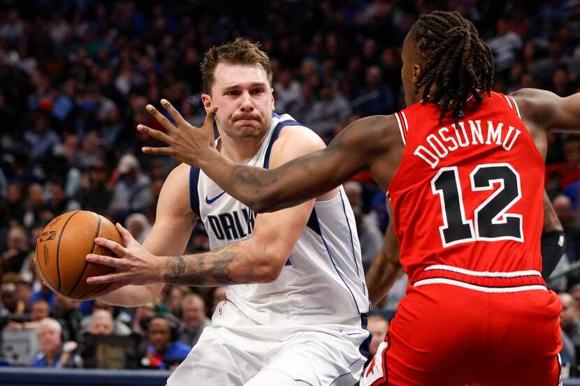 Dallas Mavericks guard Luka Doncic (77) drives the paint against Chicago Bulls guard Ayo...