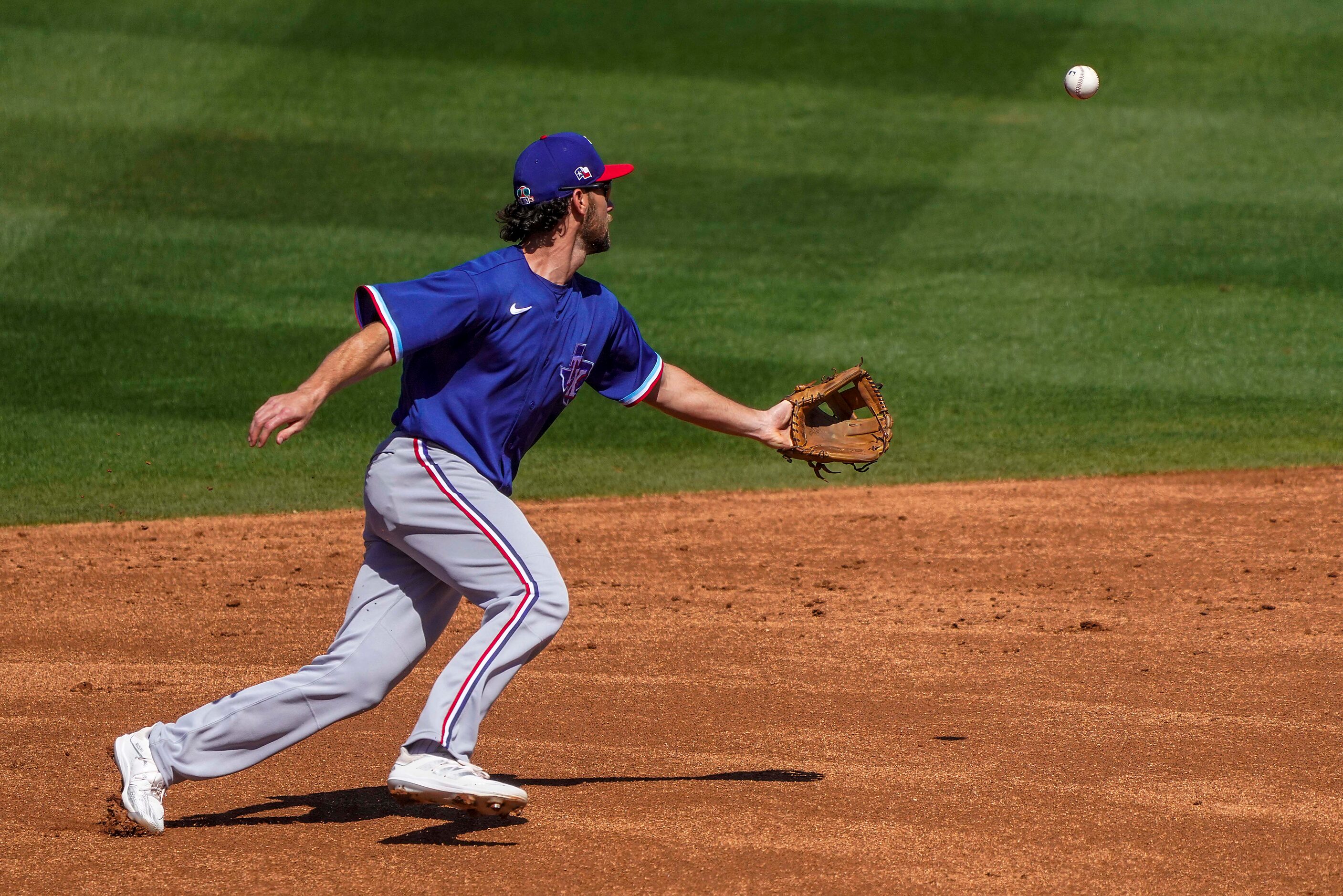 Texas Rangers shortstop Charlie Culberson commits a fielding error on a grounder Chicago...