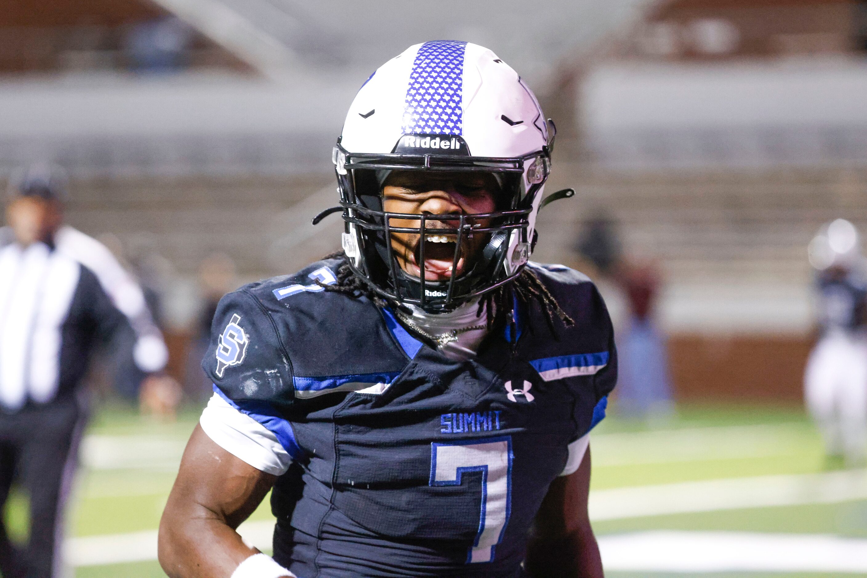 Mansfield Summit High’s Amare Burgess celebrates a touchdown against Ennis High School...