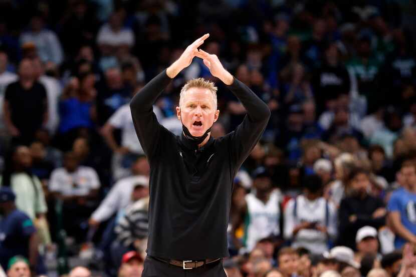 Golden State Warriors head coach Steve Kerr calls a second quarter timeout against the...