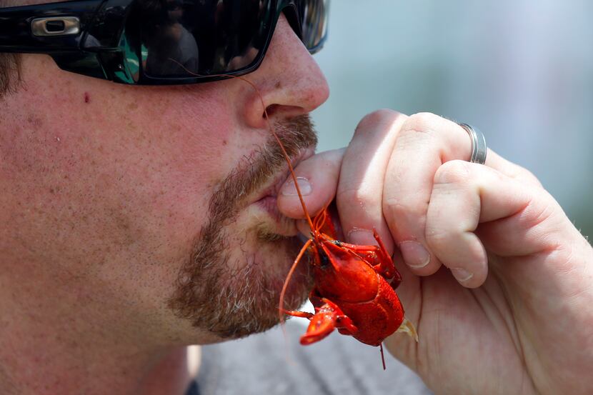 Here's how you REALLY eat crawfish.
