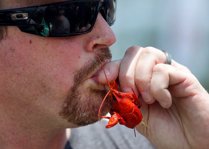 Here's how you REALLY eat crawfish.