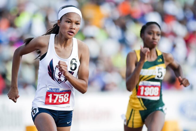 Aaliyah Miller of McKinney Boyd, left, and DeSoto's Camry Grigsby, right, compete in the...