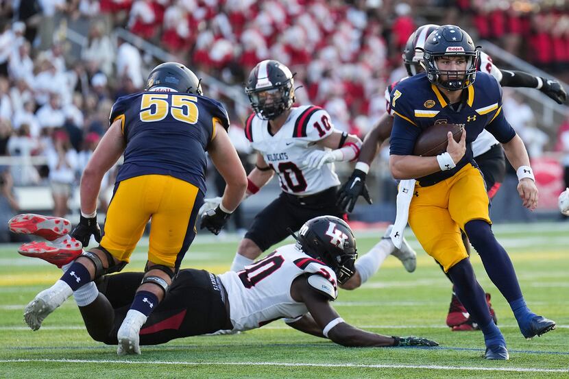 Highland Park quarterback Brennan Storer (7) scrambles for a first down through the Lake...