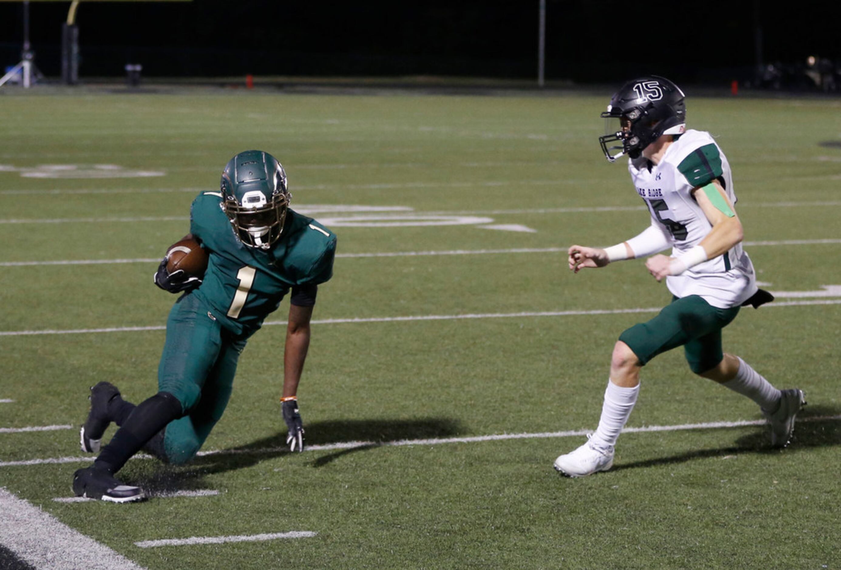 DeSoto Eagles Jordan Brown (1) keeps his feet in bounds as he turns in to pass Mansfield...