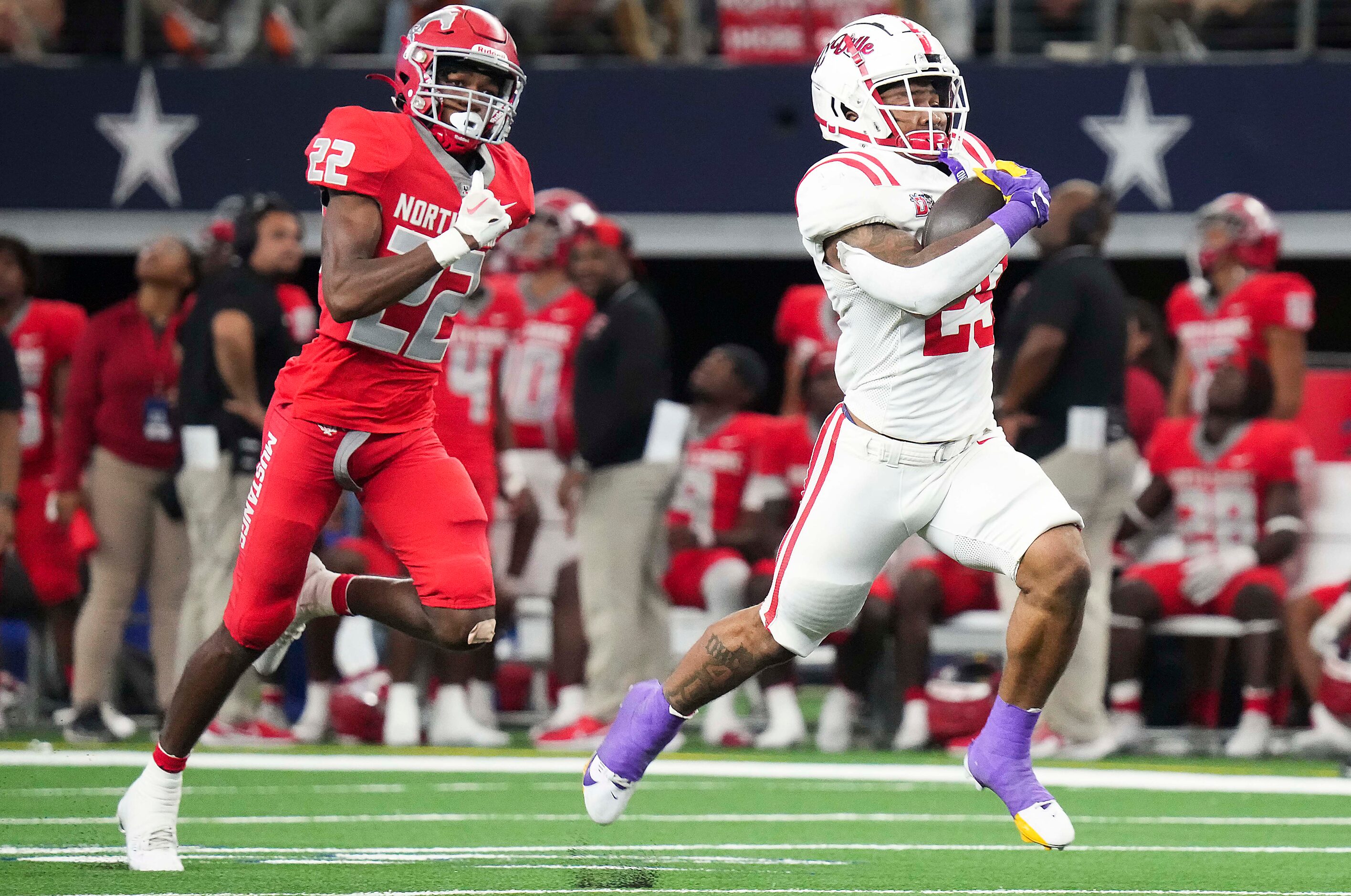 Duncanville running back Caden Durham (29) races past Galena Park North Shore Khamani Hudson...