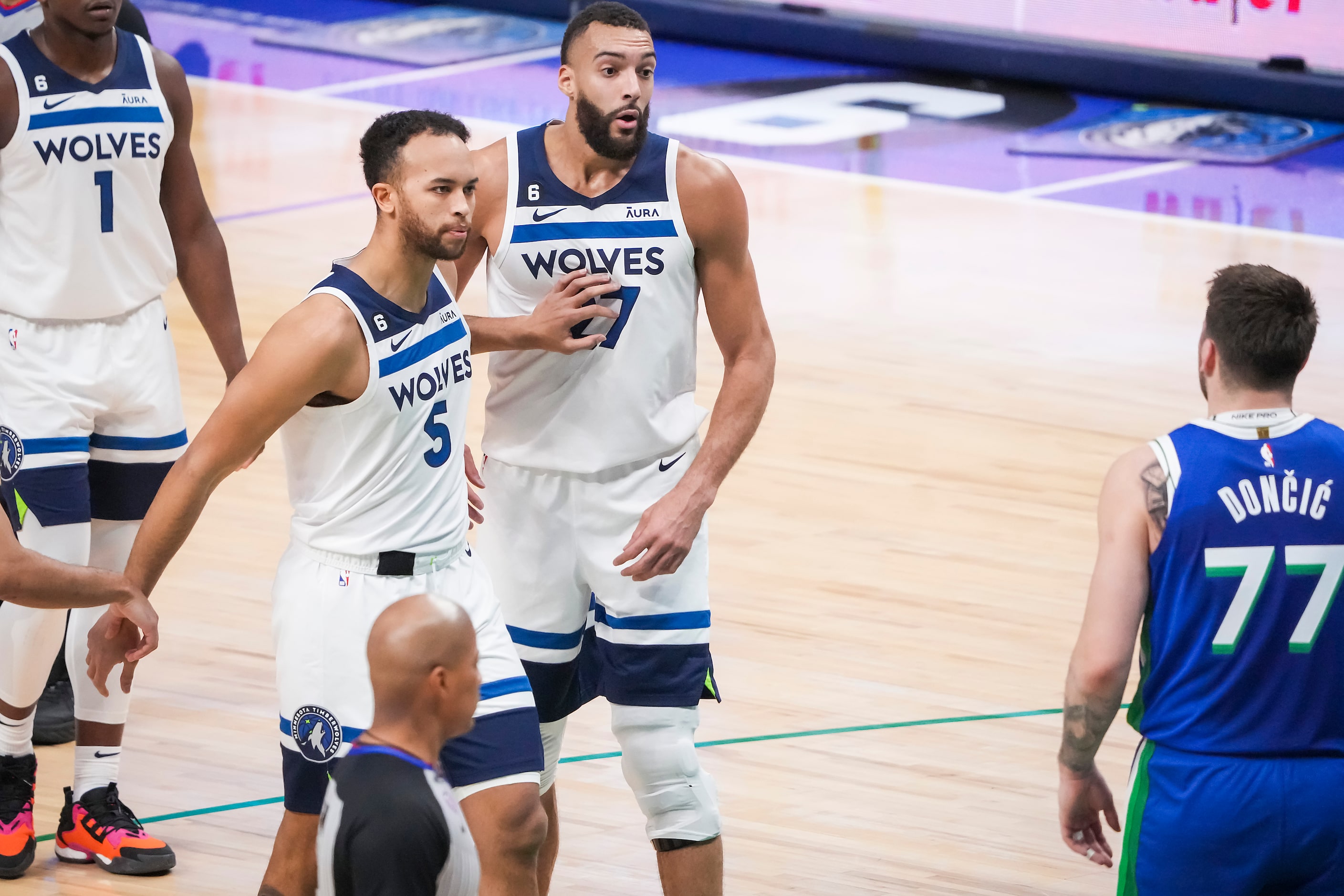 Minnesota Timberwolves forward Kyle Anderson (5) steps between center Rudy Gobert (27) and...