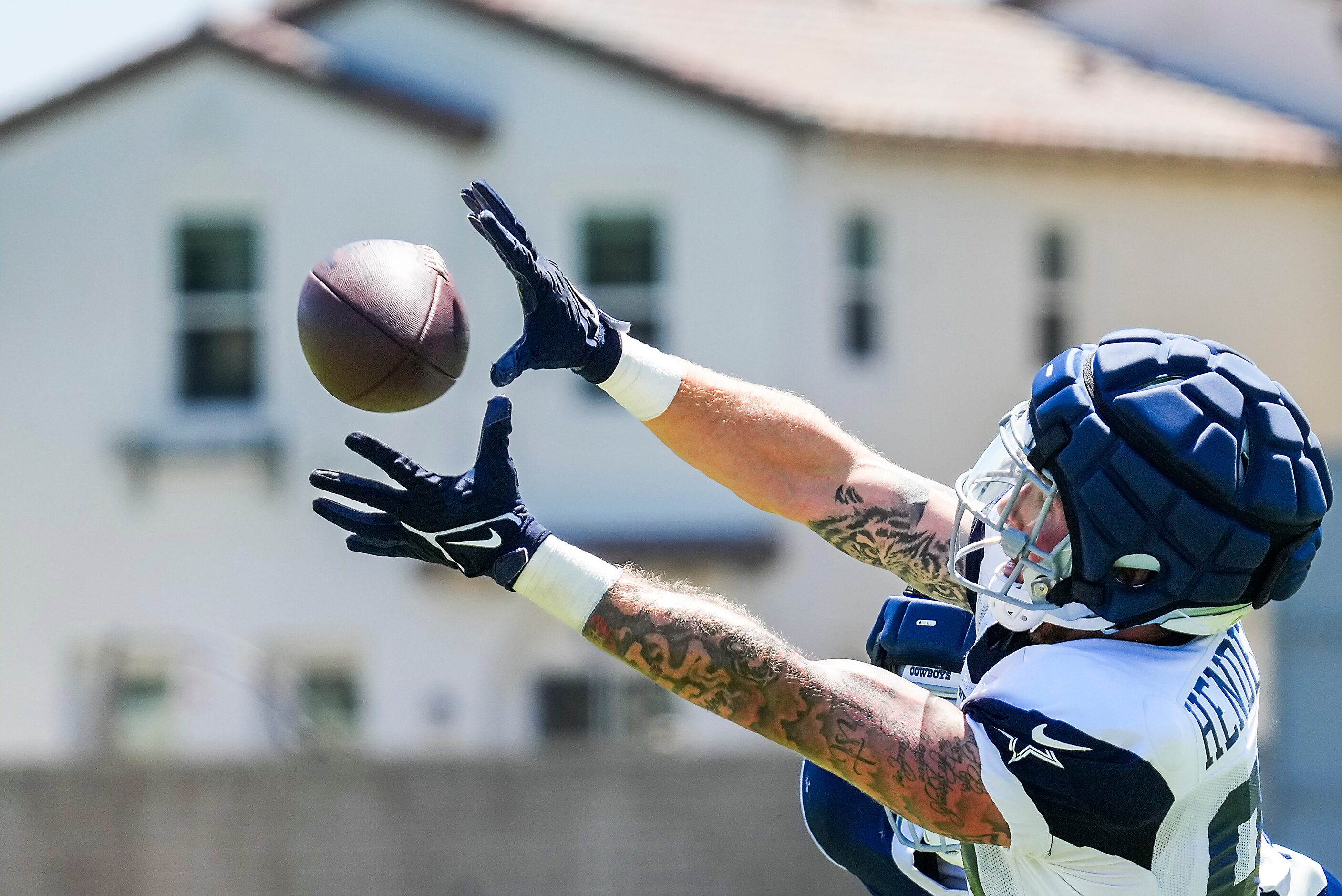 Dallas Cowboys tight end Peyton Hendershot (89) catches a pass as linebacker DeMarvion...