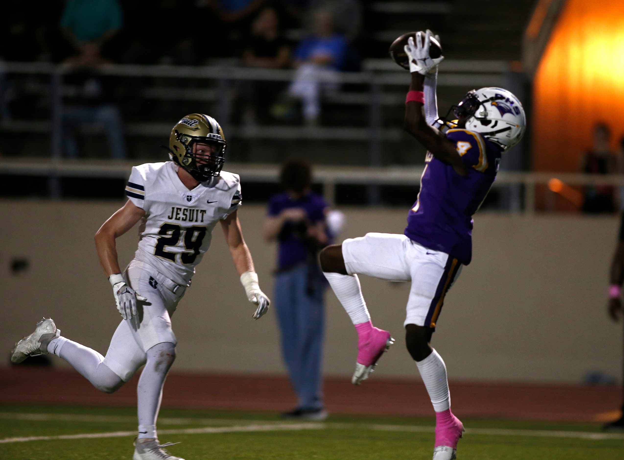 Richardson wide receiver Dameon Crowe (4) catches a pass for a touchdown as Jesuit defensive...