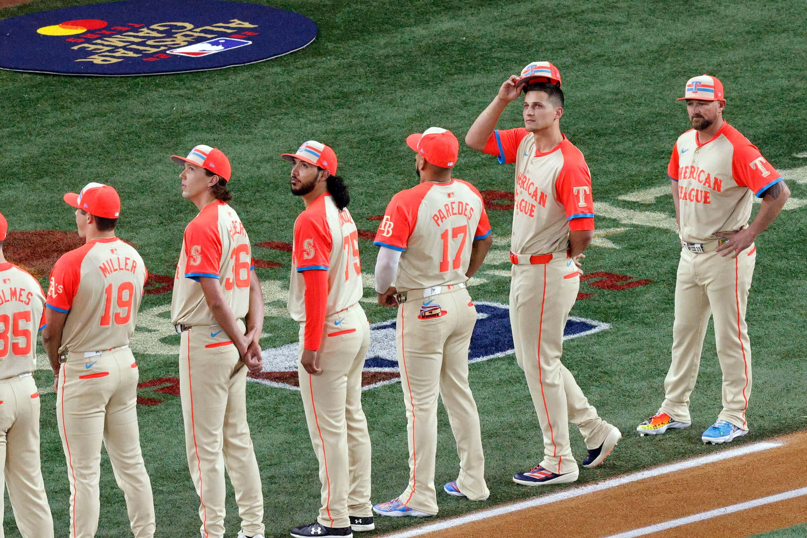 American League's Corey Seager of Texas Rangers (5) second from right, tips his cap during...