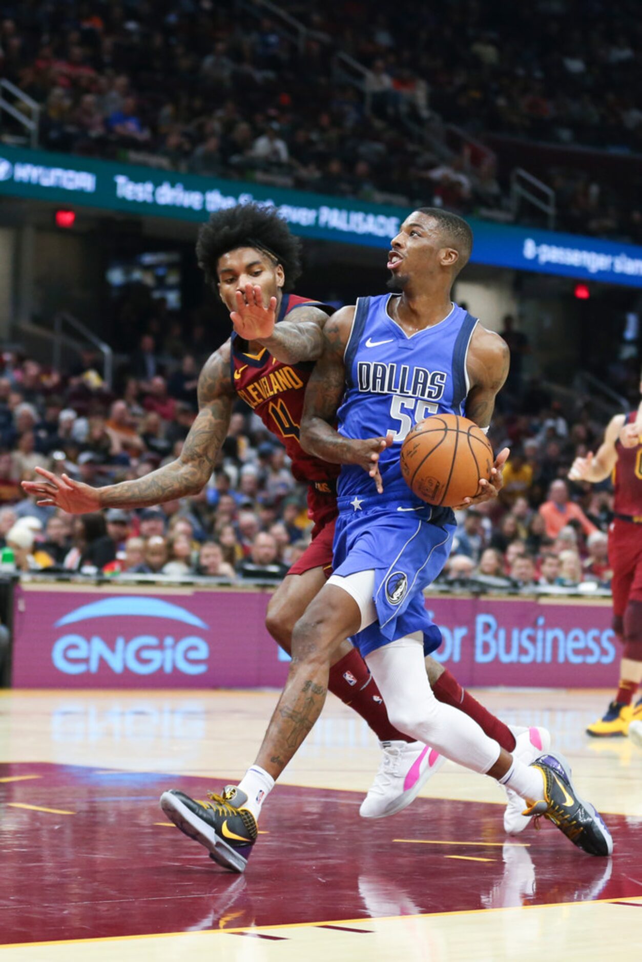 Dallas Mavericks' Delon Wright (55) drives on Cleveland Cavaliers' Kevin Porter Jr. (4) in...