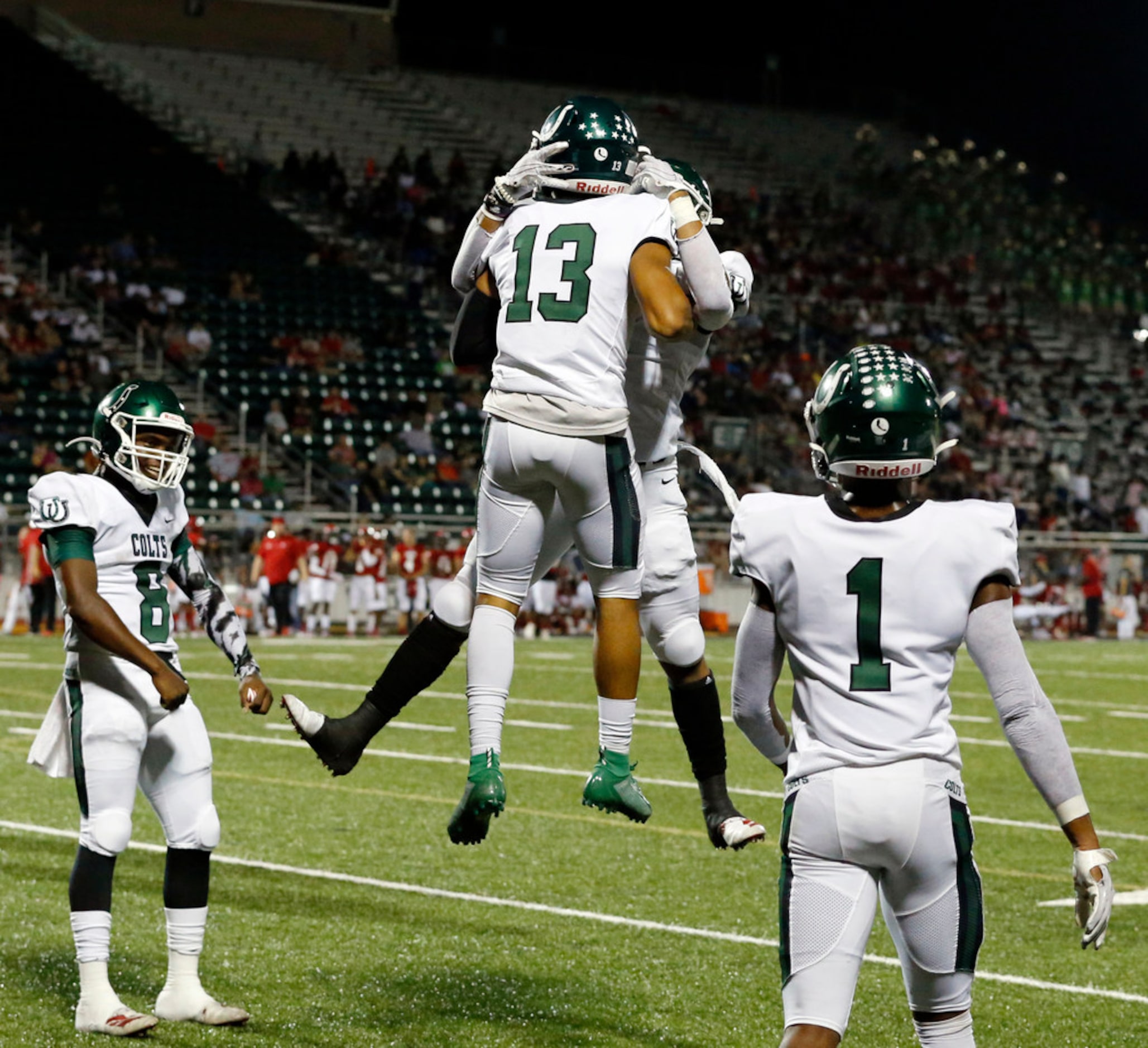 Arlington's Rodney Luckey (13) and celebrates with teammate BJ Rogers (6), after catching a...