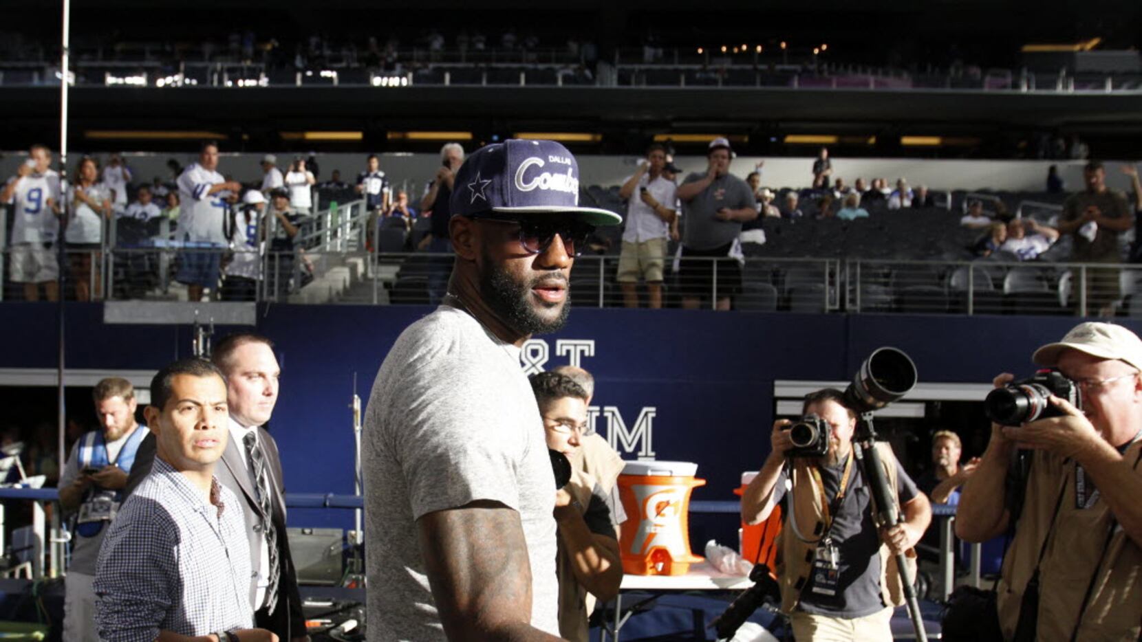 Noted Cowboys fan LeBron James says his favorite NFL player is  Eagles  QB Carson Wentz?