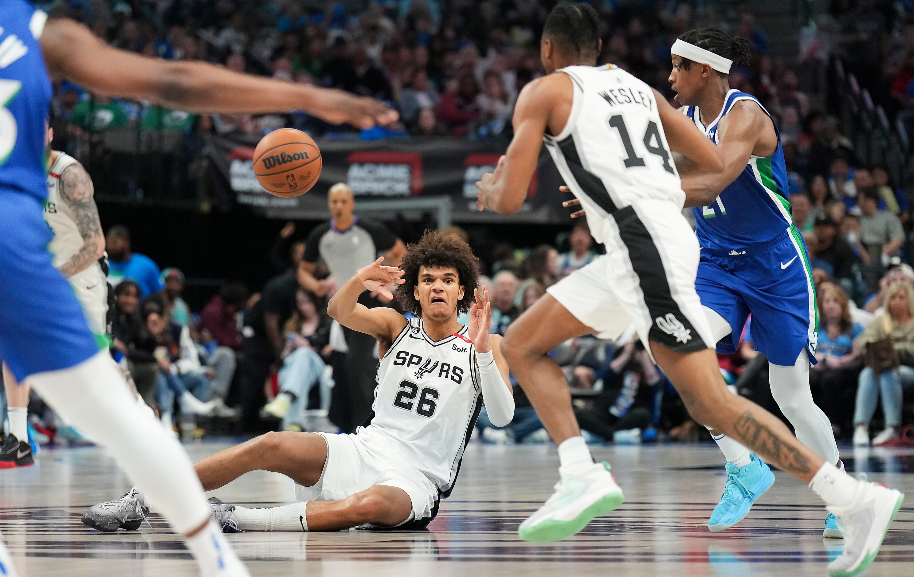 San Antonio Spurs forward Dominick Barlow (26) passes the ball to guard Blake Wesley (14)...