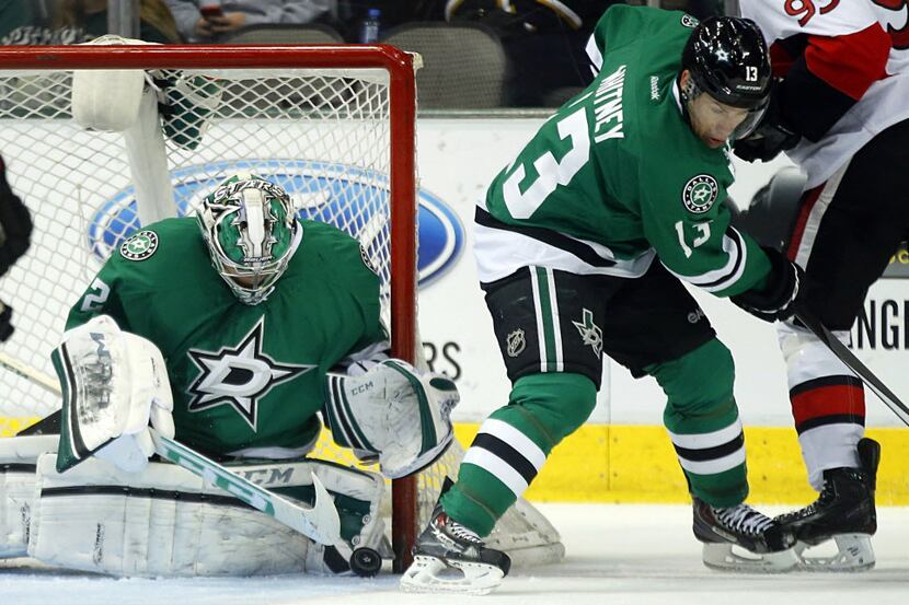 Dallas Stars goalie Kari Lehtonen (32) stops a shot on goal as teammate Ray Whitney (13)...