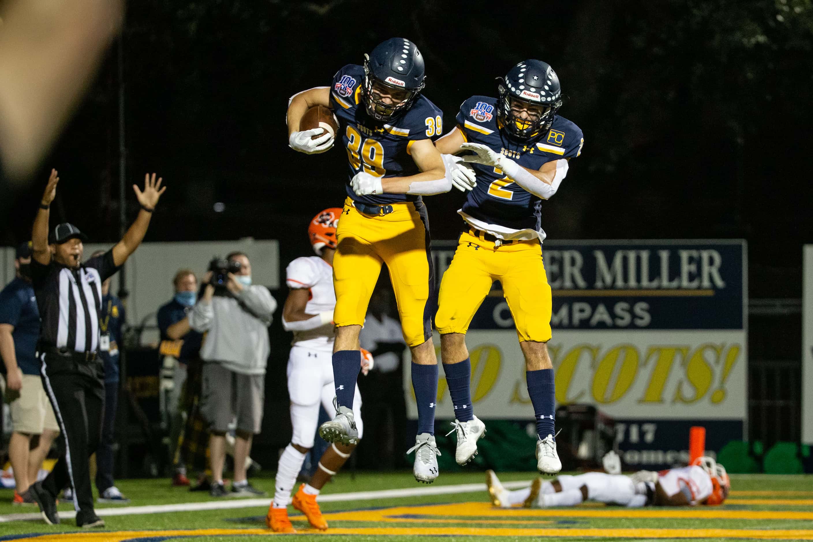 Highland Park running back Jackson Heis (39) celebrates a touchdown with wide receiver Will...