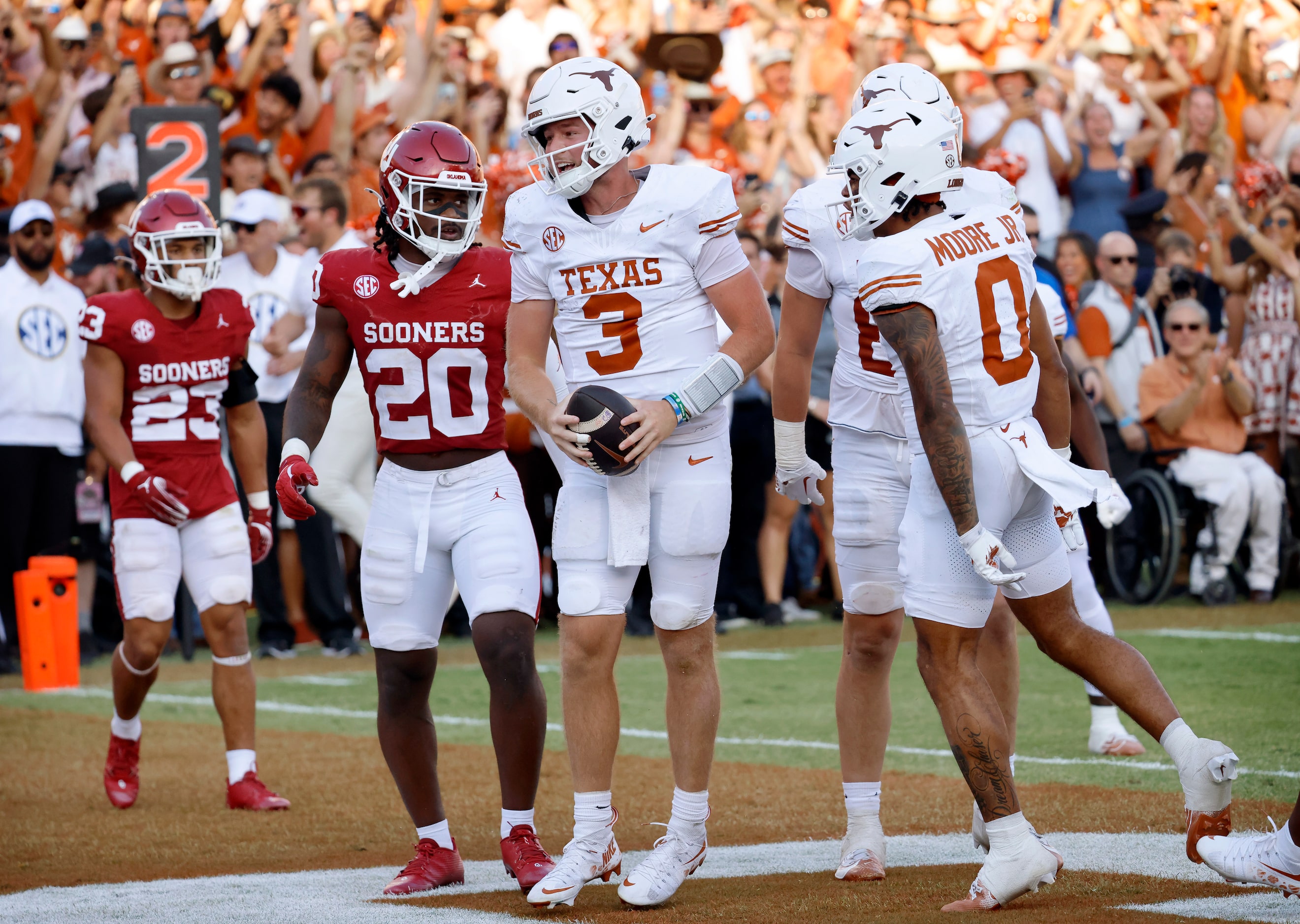 Texas Longhorns quarterback Quinn Ewers (3) celebrates his short, fourth quarter touchdown...