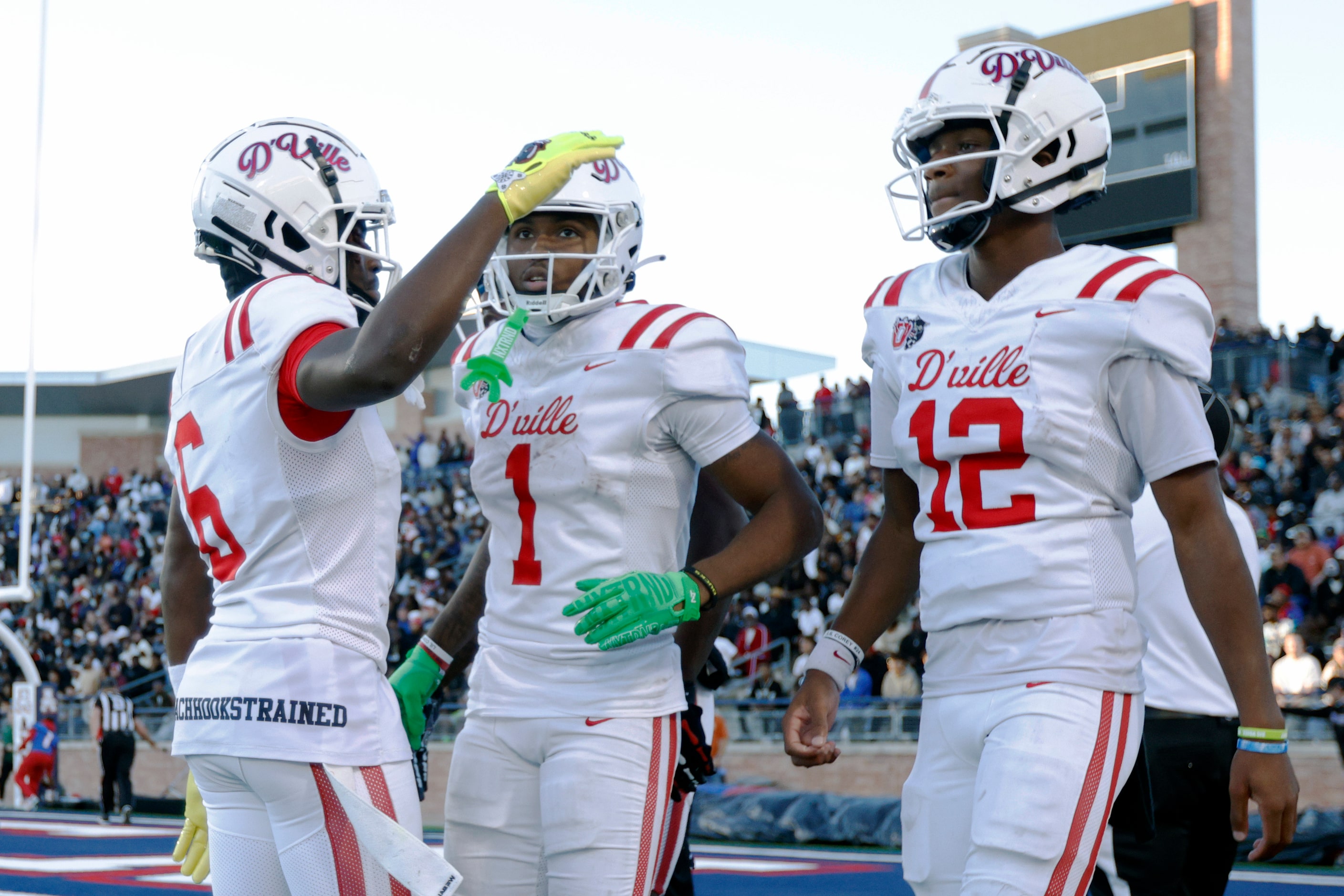 Duncanville wide receiver Dakorien Moore (1) celebrates his touchdown with wide receiver...