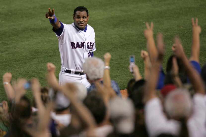 Texas Rangers' Sammy Sosa acknowledges cheers from fans after hitting his 600th career home...