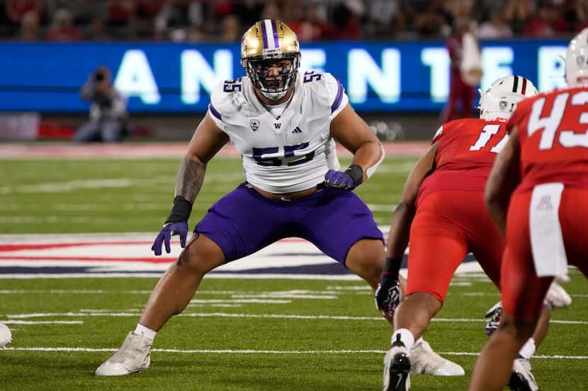 Washington offensive lineman Troy Fautanu (55) in the first half during an NCAA college...