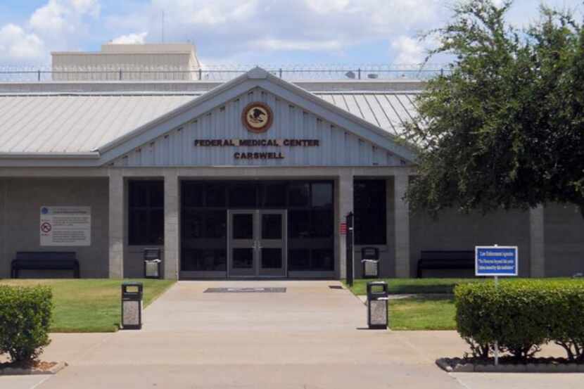 Fachada de la prisión de mujeres, Federal Medical Center Carswell en Fort Worth, donde hay...