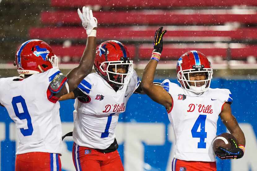 Duncanville wide receiver Dakorian Moore (4) celebrates with wide receiver Lontrell Turner...