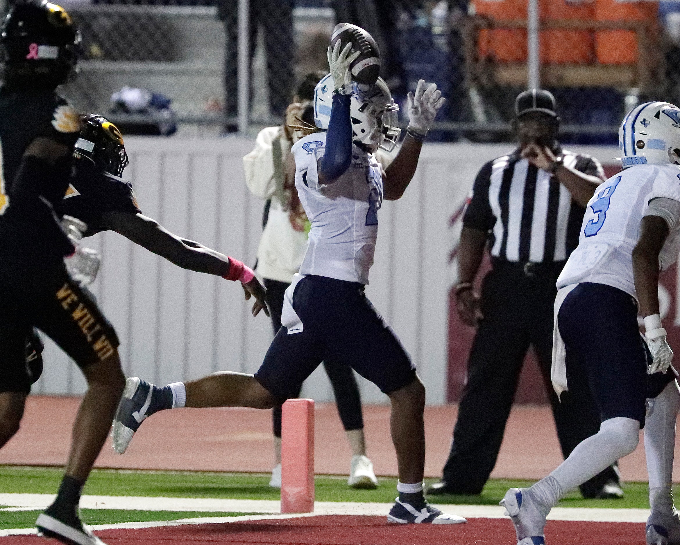 Wylie East High School defensive back Michael Henderson III (21) scores a touchdown during...