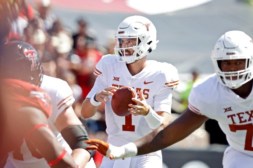 Texas' Hudson Card (1) drops back to pass the ball during the first half of an NCAA college...