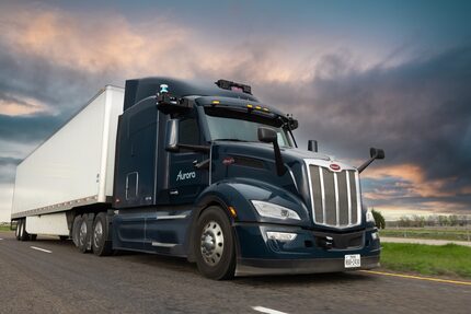 A photo of an Aurora Horizon autonomous truck.