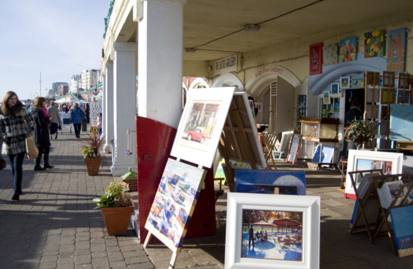 On sunny days, the local Artist Quarter galleries open onto Brighton Beach.