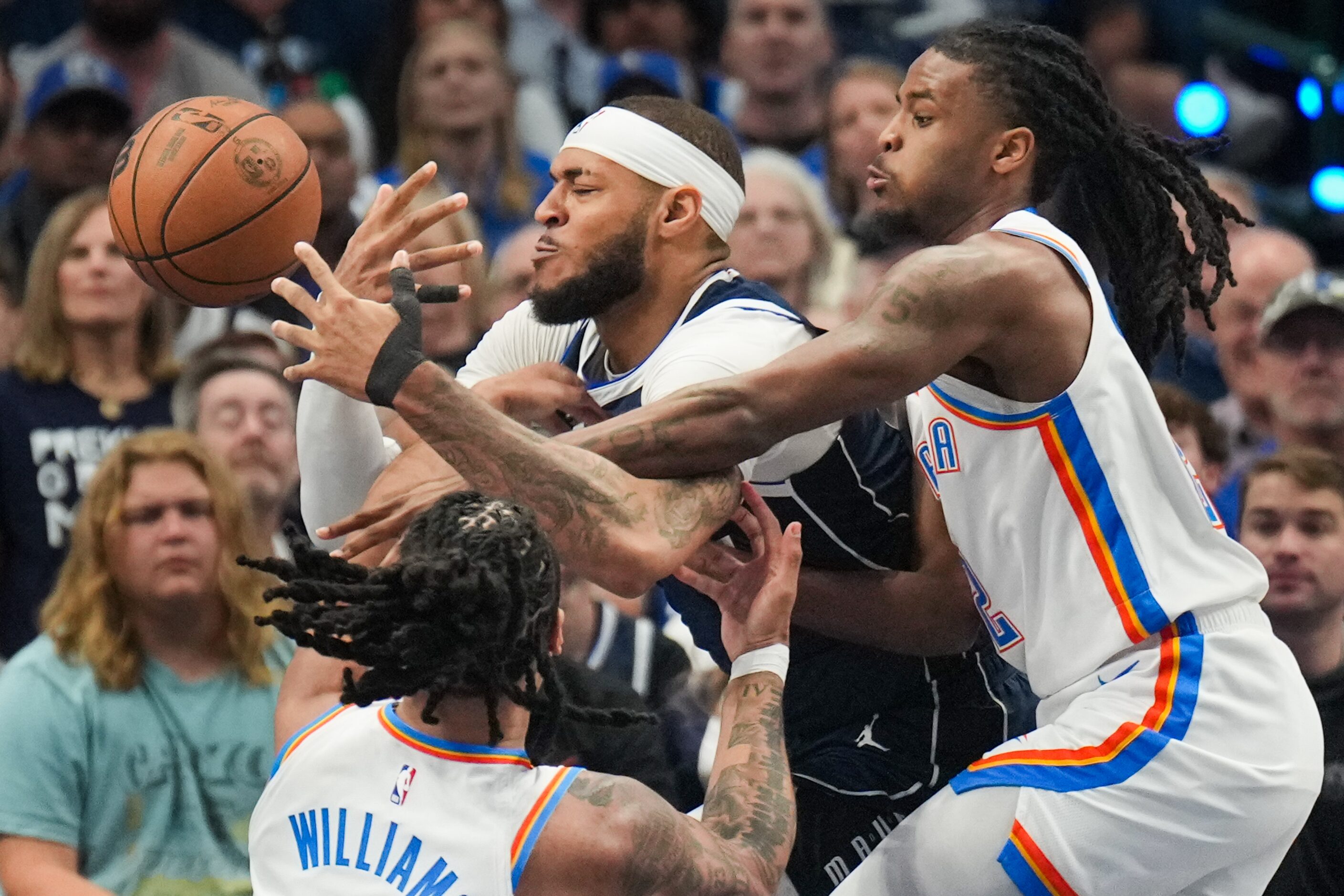 Dallas Mavericks center Daniel Gafford (21) loses the ball as Oklahoma City Thunder forward...