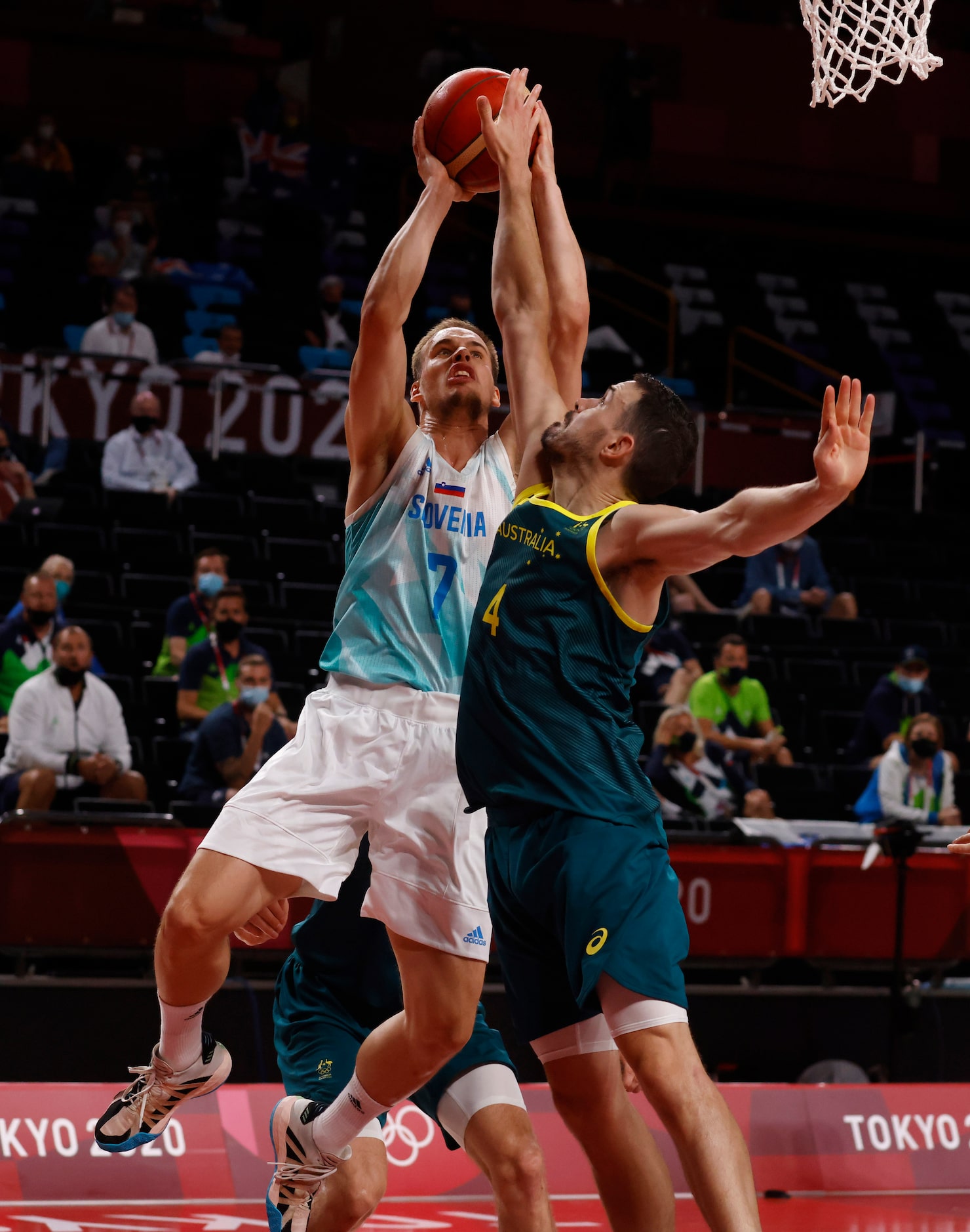 Slovenia’s Klemen Prepelic (7) shoots over Australia’s Chris Goulding (4) during the second...