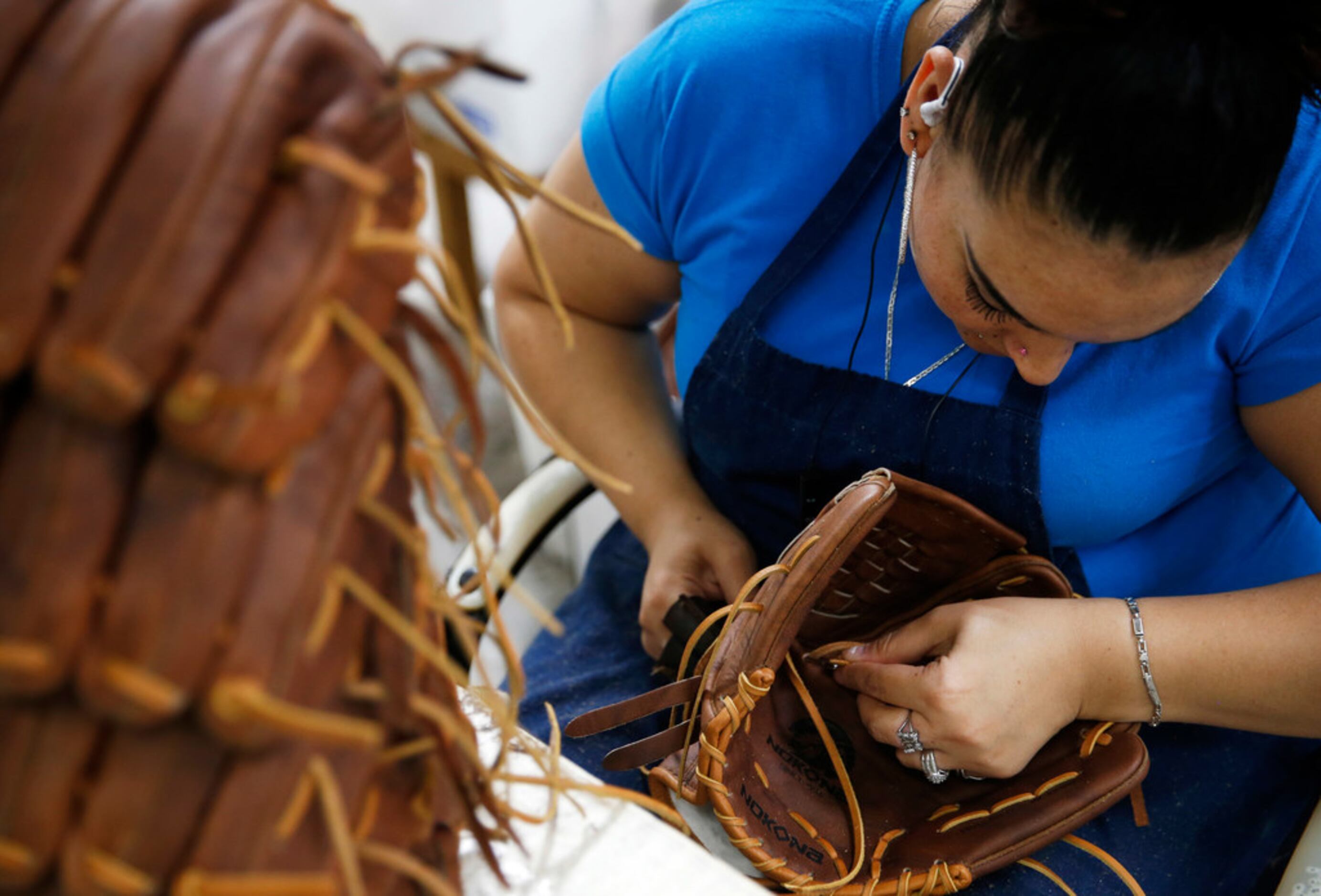 Premium Leather Handle Mitt - Nokona Ballgloves