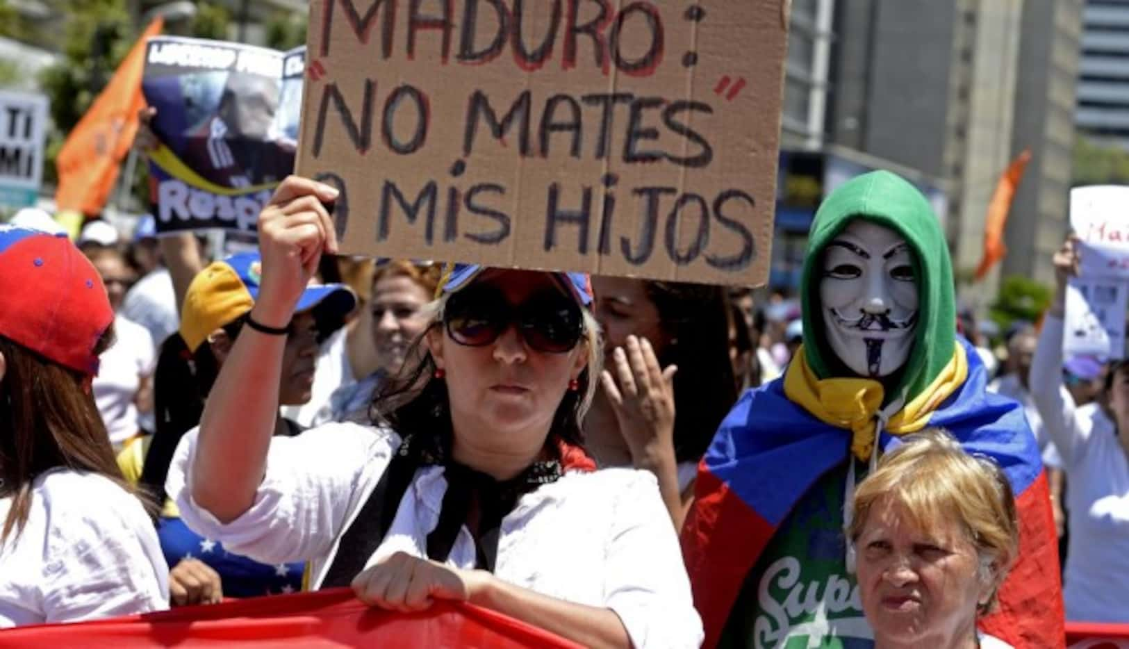 Una marcha de opositores al gobierno de Nicolás Maduro, el domingo. Estados Unidos congeló...