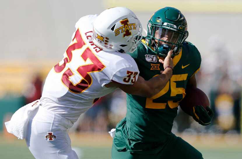 Baylor Bears running back Trestan Ebner (25) attempts to shake Iowa State Cyclones defensive...