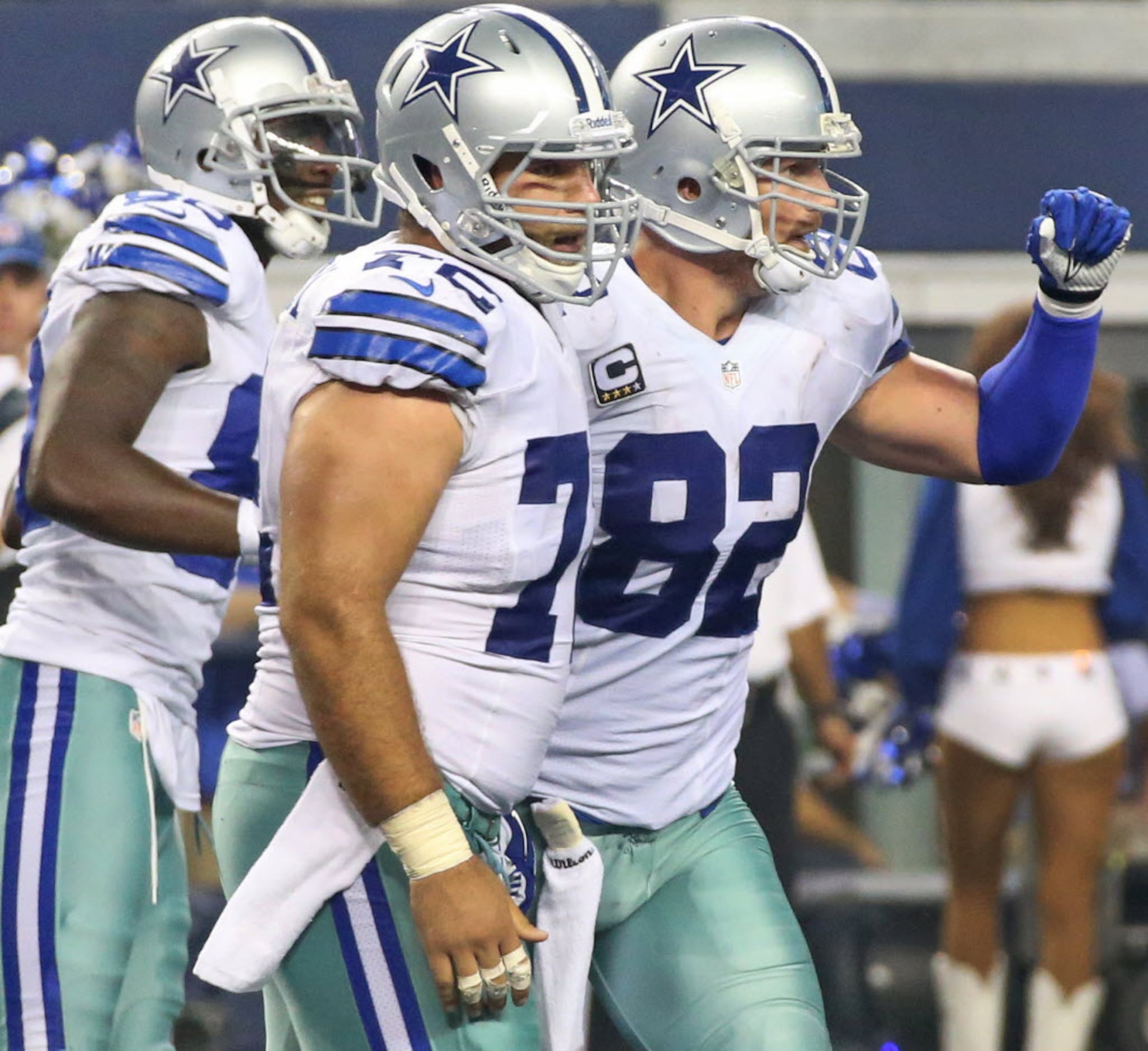 Dallas Cowboys tight end Jason Witten (82) wears a Salute to Service hat  before an NFL